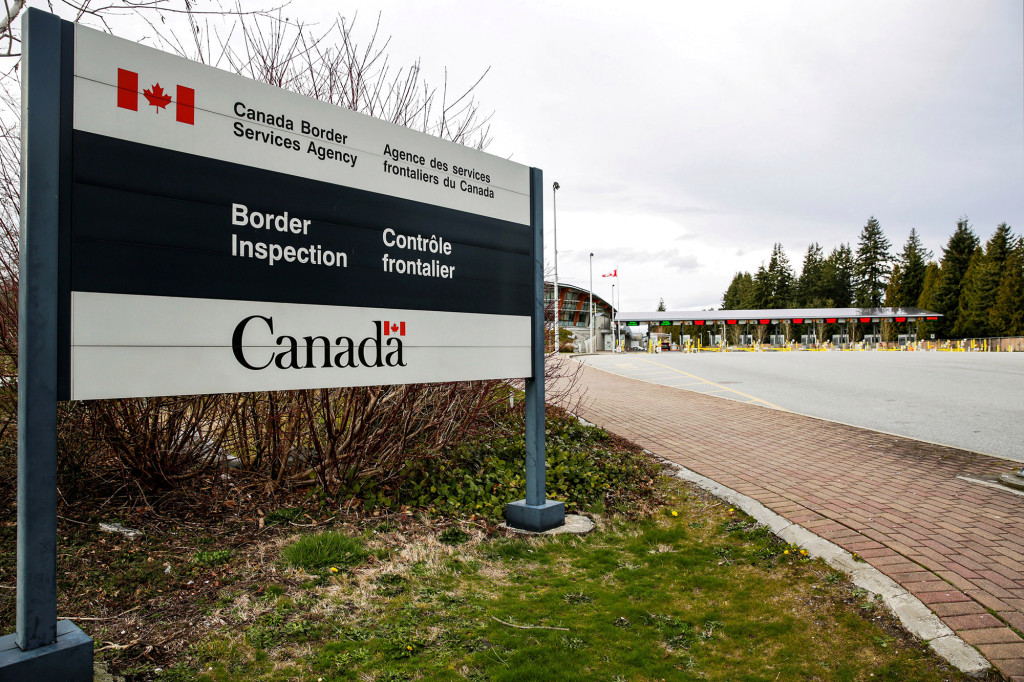 Angry Canadians are going after illegal US visitors amid
COVID-19 1