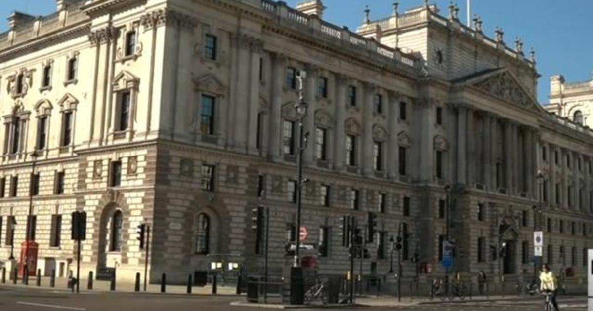 British government urges workers to return to the
office 1