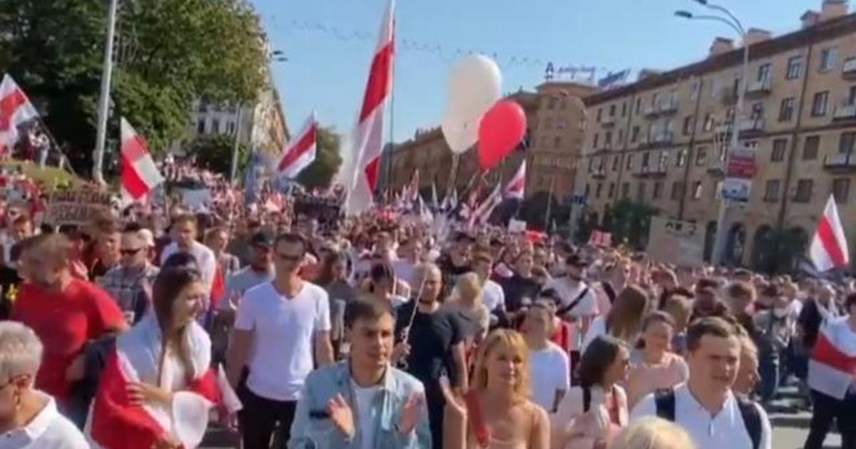 Thousands of protesters call for an end to Lukashenko
presidency 1
