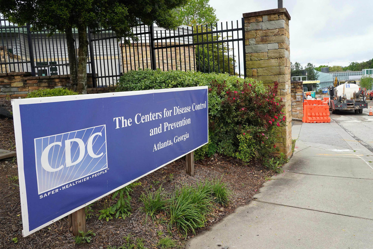 CDC drops 14-day quarantine recommendation for
travelers 1