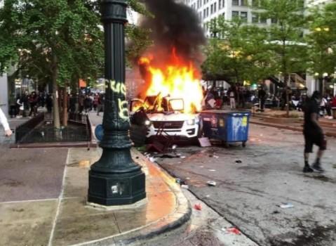 "She Hasn't Done Her Job": Looting, Riots, & Mayoral
Ineptitude Prompt Mass Exodus Of Chicago Residents 1