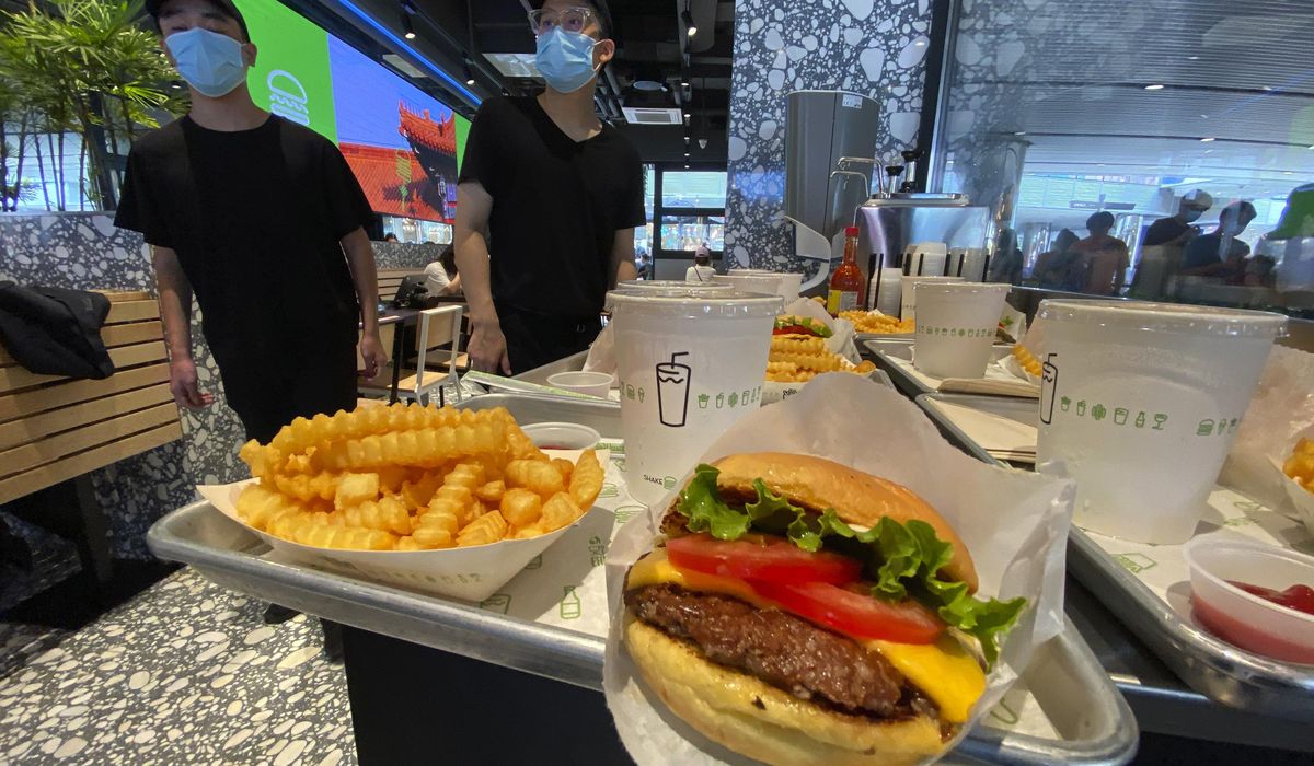 Shake Shack shrugs off trade war, opens outlet in
Beijing 1