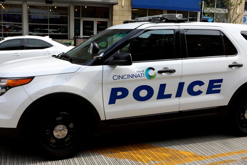 Cincinnati Cop Anonymously Sues 4 People for Complaints
Officer Used 'Ok' Hand Gesture 1