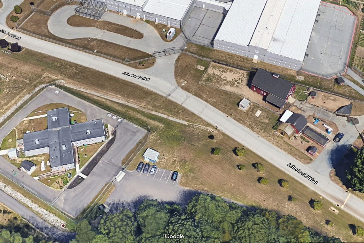 Connecticut inmate hangs himself using prison-issued
COVID-19 mask 1