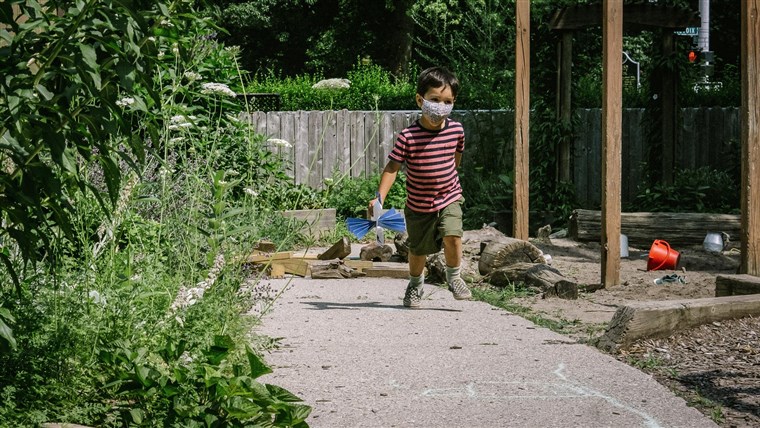 Coronavirus is spreading in schools, but no one is tracking
all the outbreaks 1