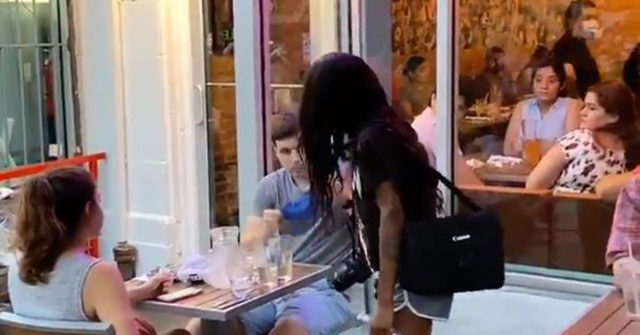 Black Lives Matter Protesters Harass D.C. Diners at Mexican
Restaurant, Demand They Raise Fists 1