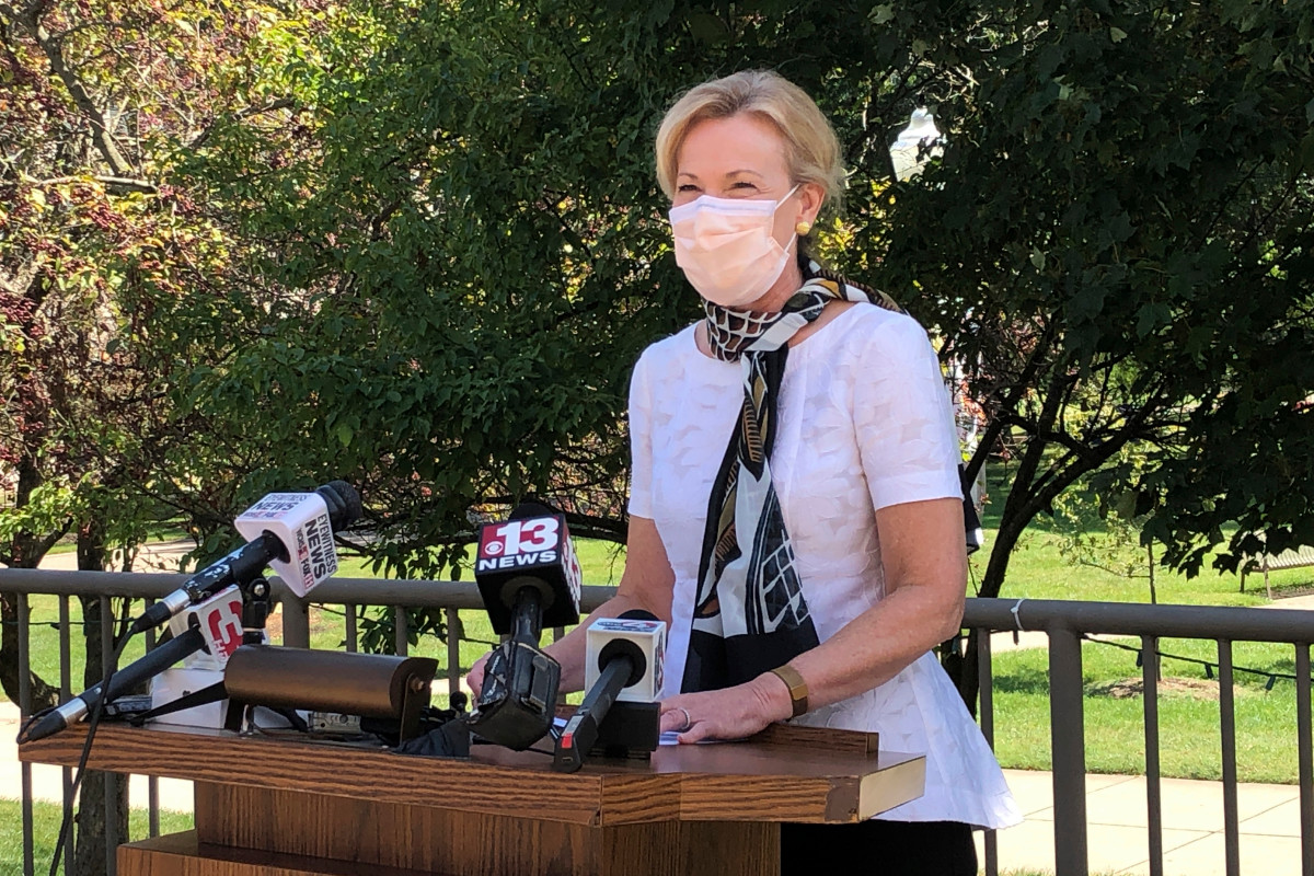 Dr. Deborah Birx ‘hopeful’ for coronavirus vaccine but says,
‘wear a mask’ 1