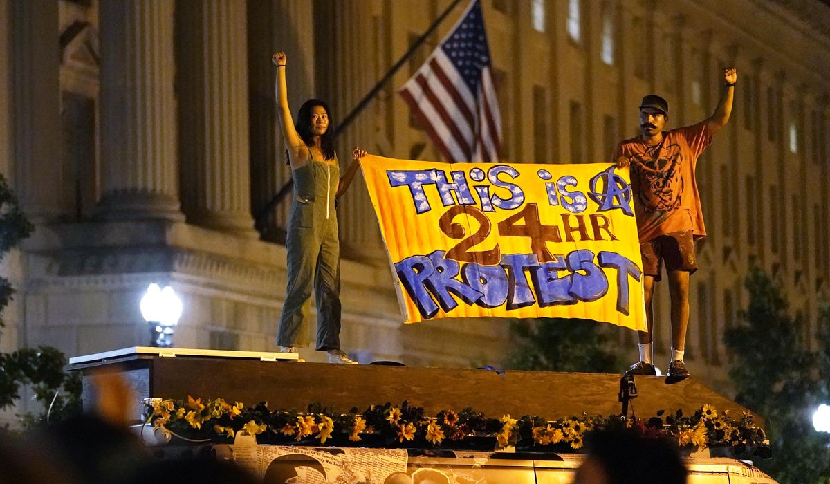Protesters gather in an attempt to drown out Trump's
speech 1