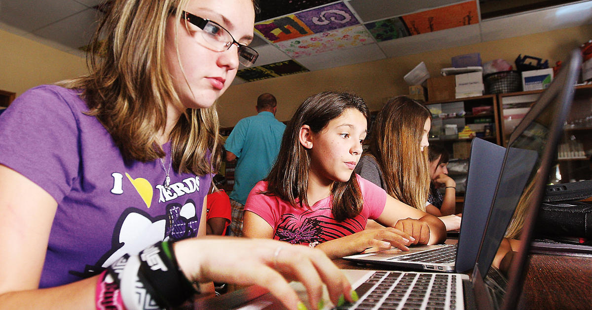 Schools face laptop shortages as they reopen 1