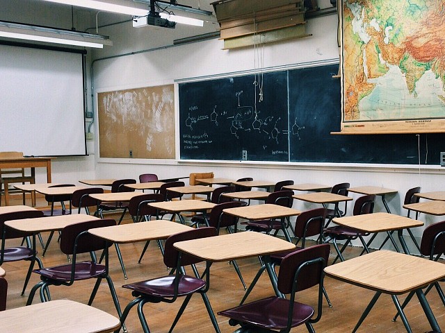 Iowa Teachers Union Sues Governor over School
Opening 1