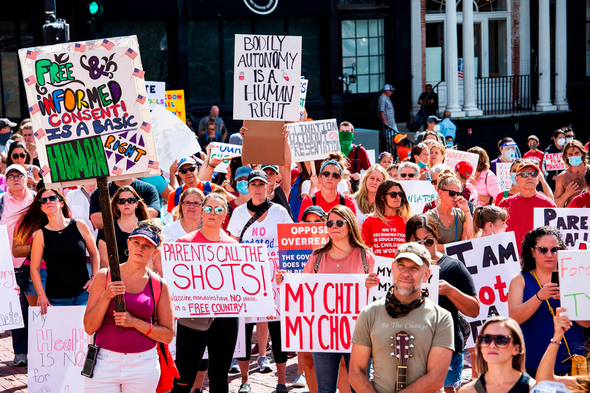 Hundreds of parents protest flu shot mandate for
Massachusetts students 1