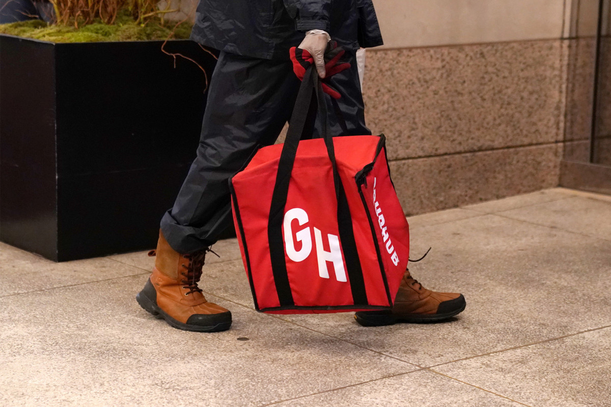 Grubhub fights back against COVID-19 food delivery
commission caps 1