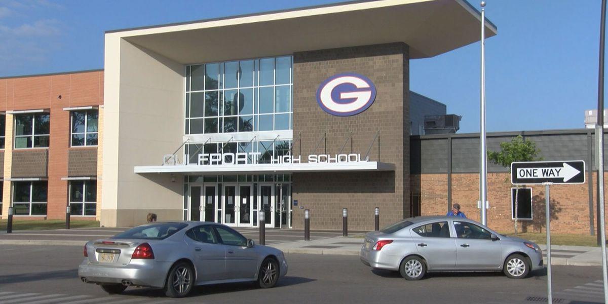 Mississippi School Reopens Only To Send 100 Students
Home When Teacher Appears Sick 1