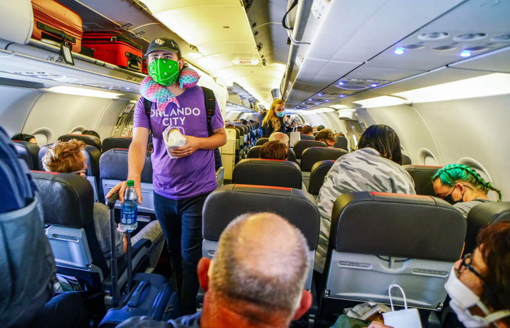Woman may have caught coronavirus in airplane toilet,
researchers say 1