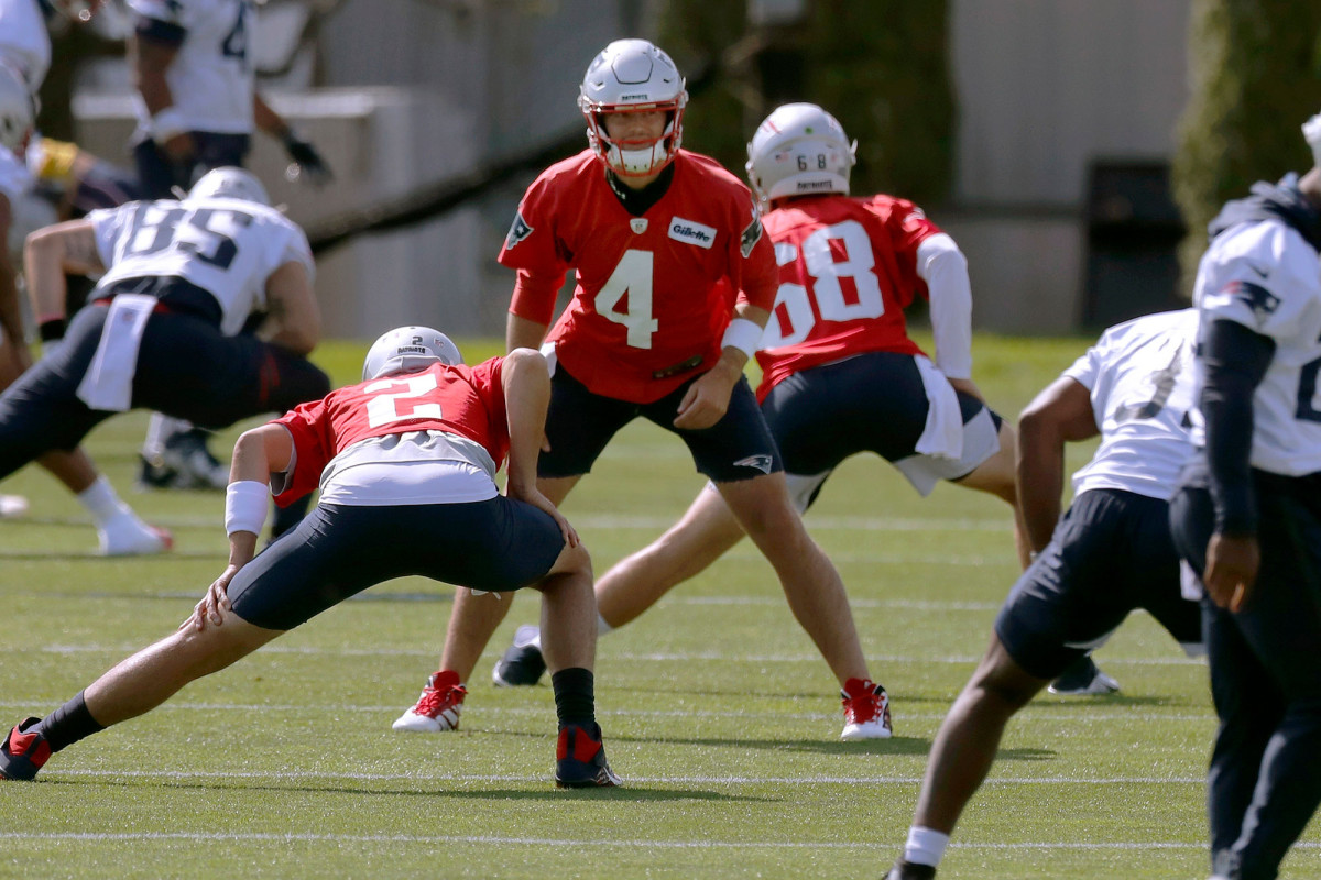 Jarrett Stidham’s hip injury brings early end to Patriots QB
competition 1