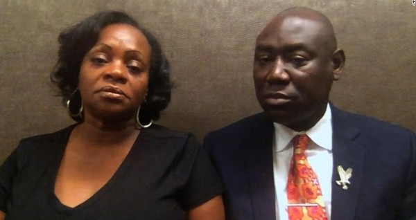 Jacob Blake's mother blasts rioters, apologizes to
Trump 1
