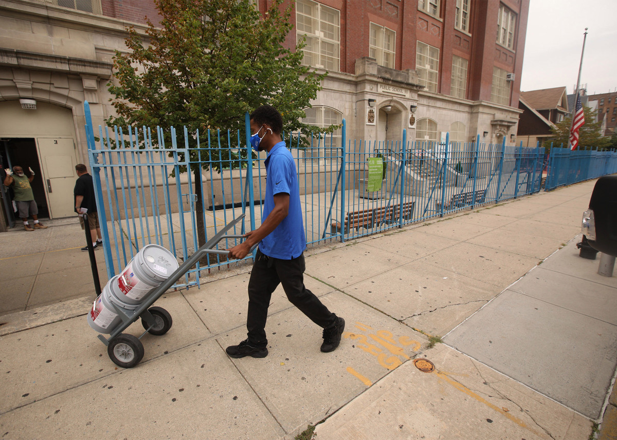 ‘Ticking time bomb’: Toxic lead paint found in 900 NYC
classrooms 1