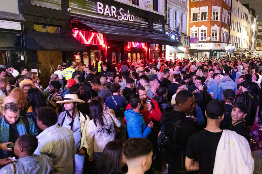 England may need to close its pubs to keep students safe
amid COVID-19 1
