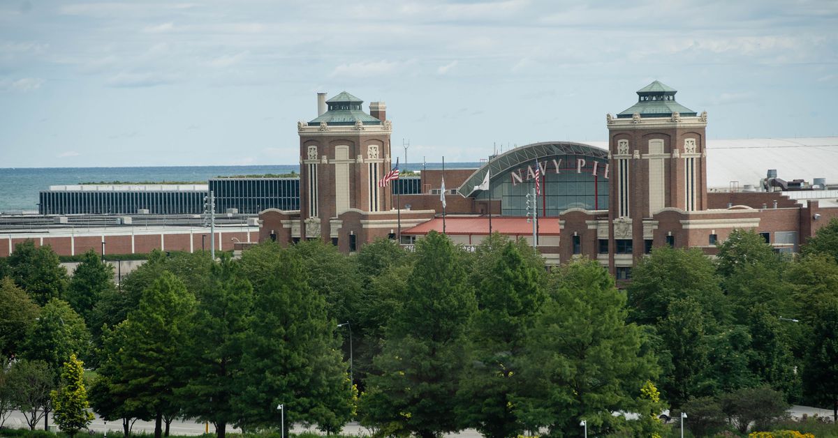 Navy Pier to close until next spring as crowds dwindle amid
COVID-19 pandemic 1