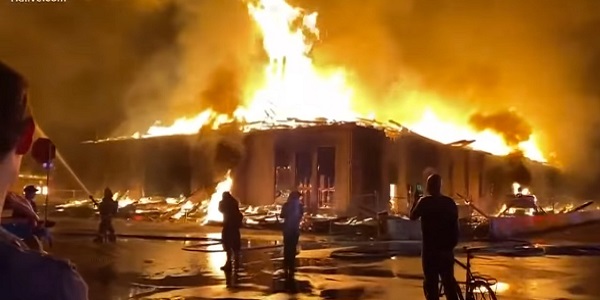 Rioting and looting erupt in Minneapolis after black murder
suspect commits suicide 1