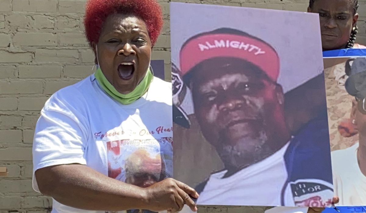 2 Mississippi officers plead not guilty in Black man's
death 1