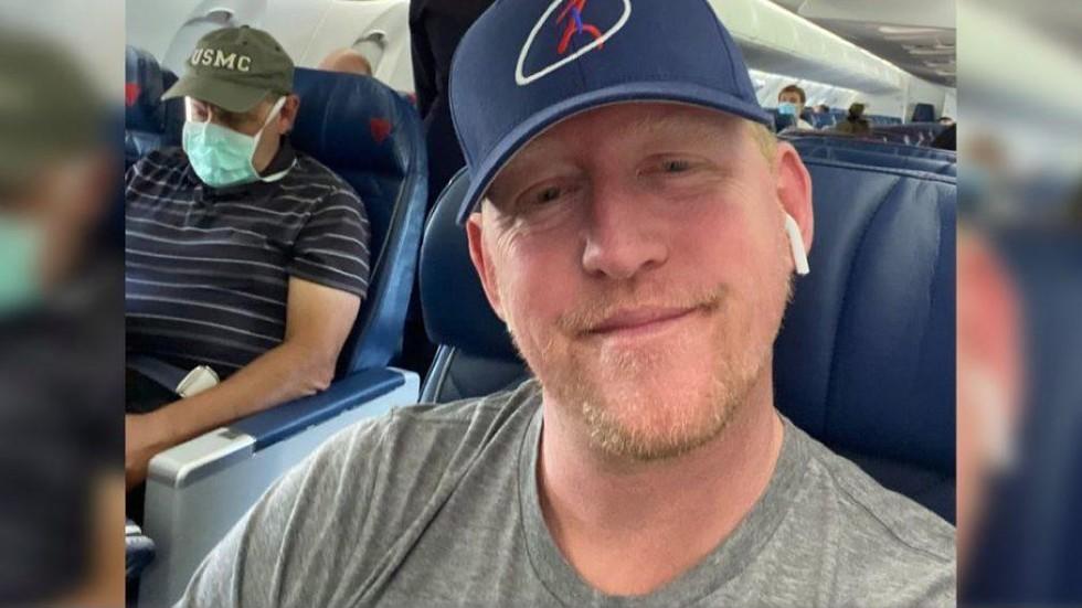 Navy Seal Credited With Killing Bin Laden Banned From Delta
Flights Over Maskless Pic 1