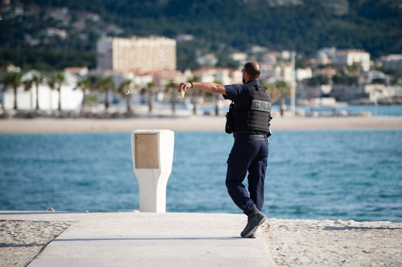 Riot Police Deployed in France to Enforce Mask Mandate as
COVID-19 Cases Surge 1