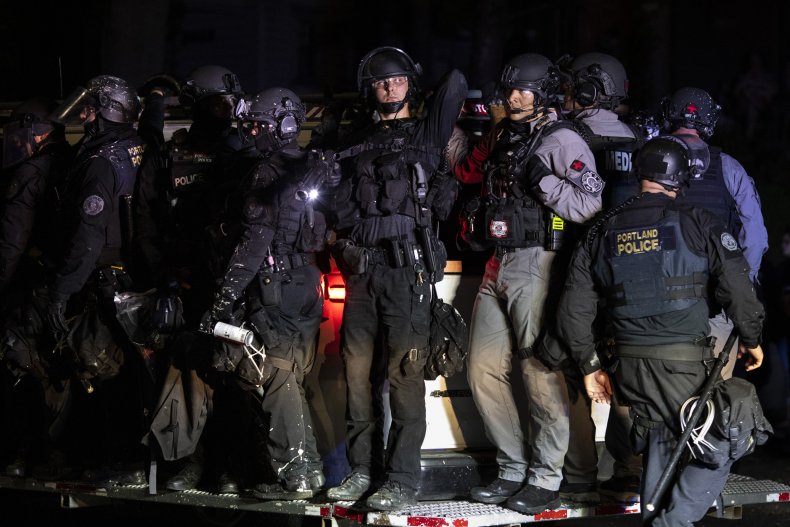 Portland Protesters Take On DHS After Trump Official Warns
of Sending Federal Agents Back 1