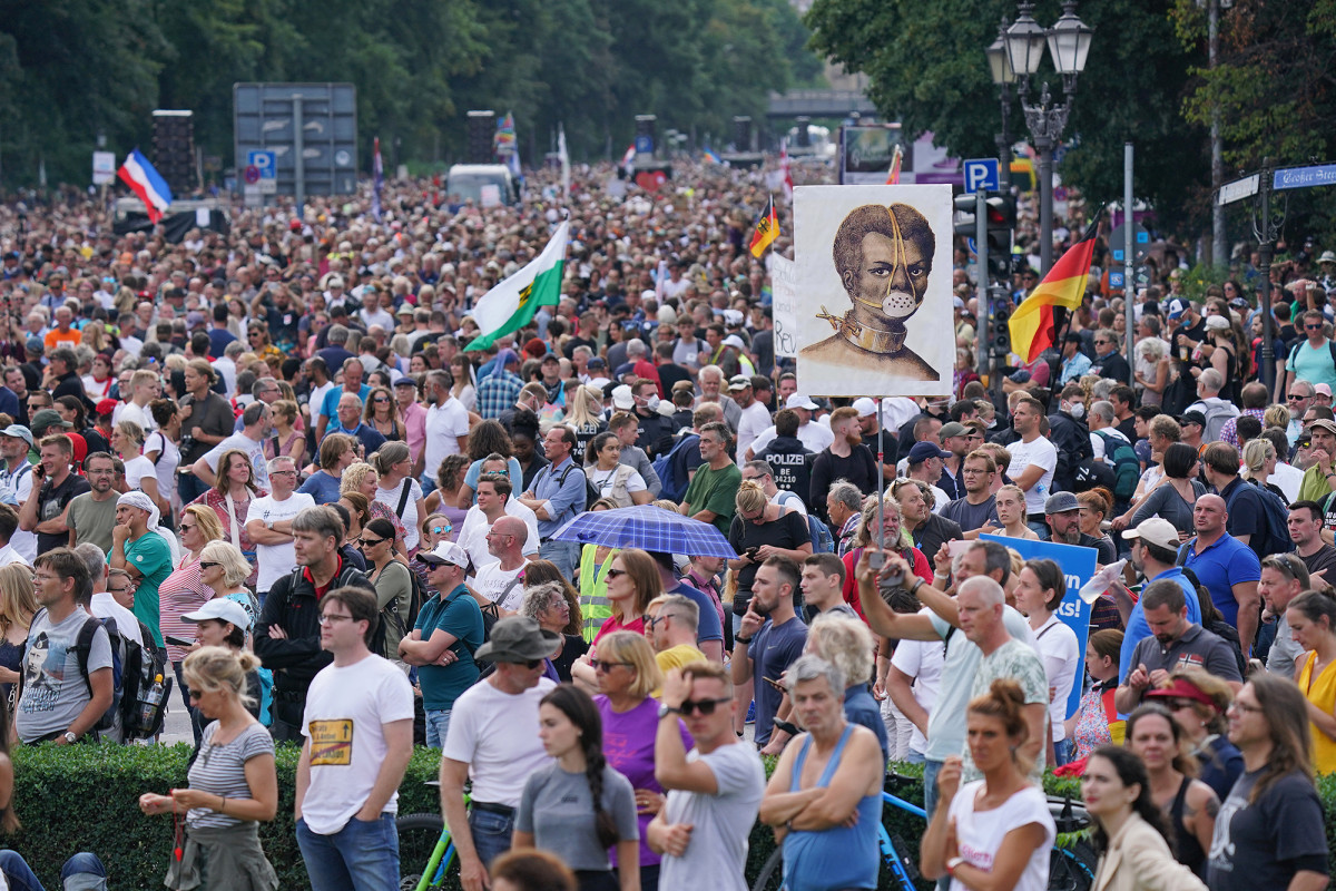 Thousands to demonstrate against COVID-19 rules in Berlin
after court approval 1