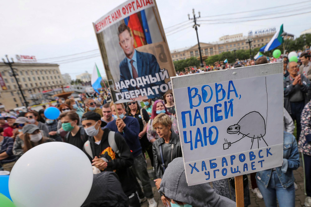 Protesters tell Putin to ‘have some tea’ after opponent was
allegedly poisoned 1