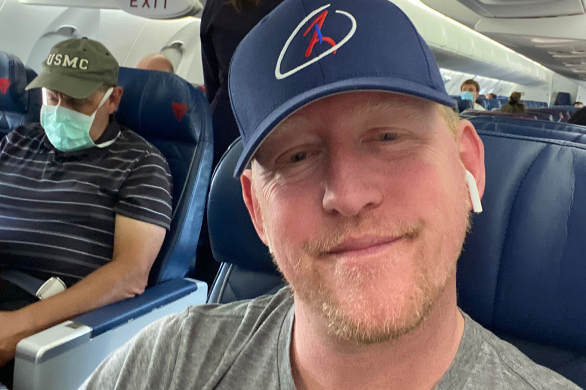 Ex-Navy SEAL who claims he killed Osama bin Laden brags
about not wearing mask 1