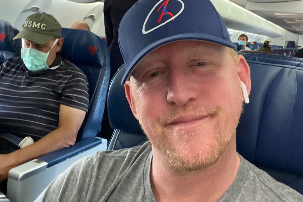 Ex-Navy SEAL credited with killing bin Laden says mask-less
selfie was ‘a joke’ 1