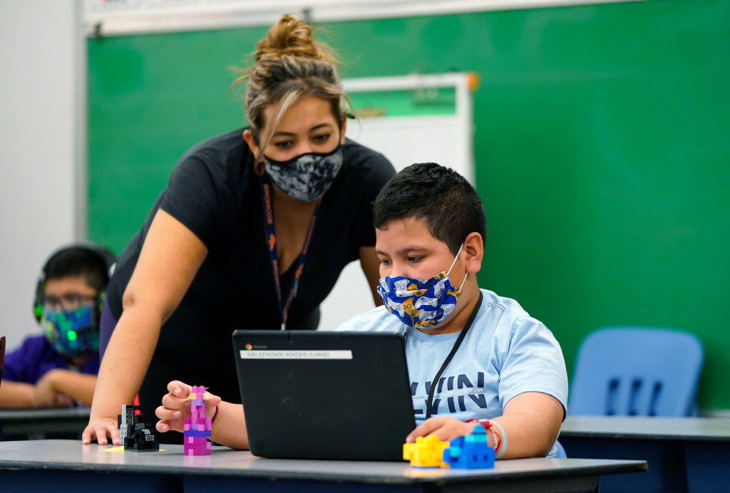 Experts credit masks for decline of virus cases in
US 1