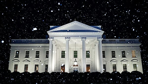"Burn it down!"Protests turn violent near White
House 1