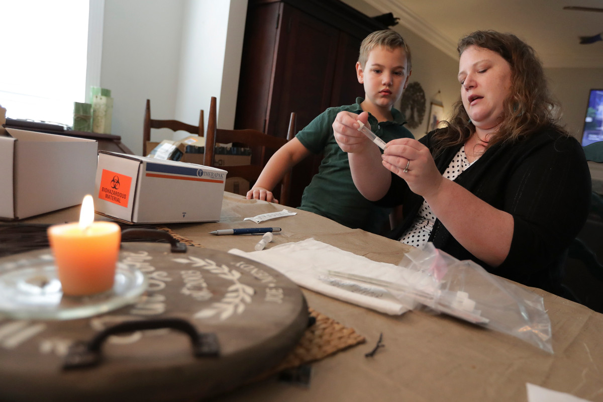 US kids, parents perform DIY tests for coronavirus
science 1