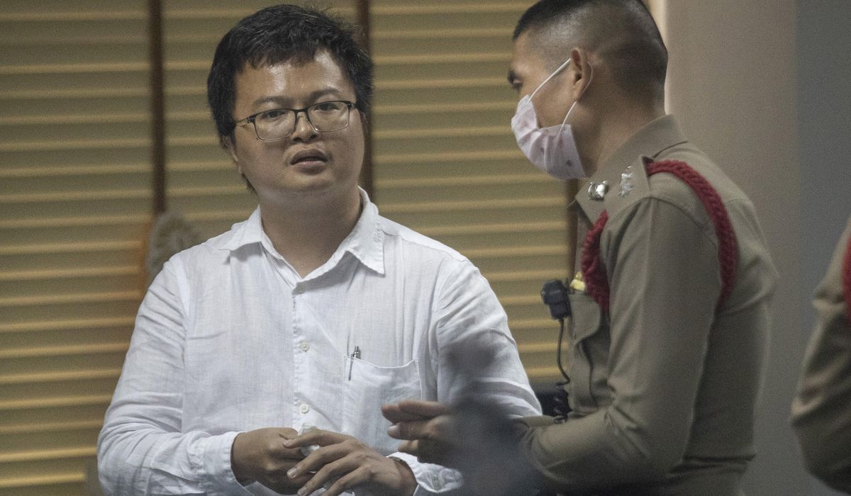Thai protesters threaten escalation as police make
arrests 1