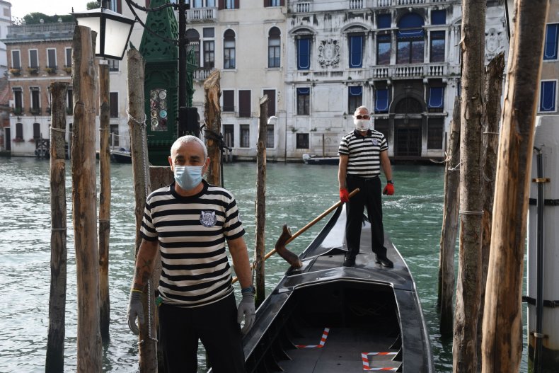 Venice Tourist Forcibly Removed From Boat for Refusing to
Wear a Face Mask 1