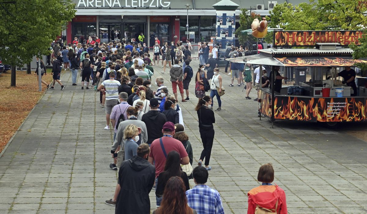 How does coronavirus spread at a concert? Germans do a
test 1