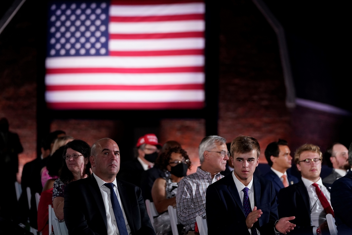 Pence, virus task force leader, mingles with largely
mask-free audience after convention speech 1