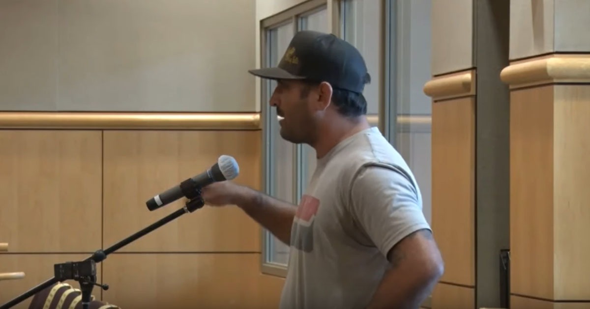 VIDEO: Veteran Tells County to ‘Take The Masks Off,’ Says
‘It’s Not Going To Be Peaceful Much Longer’ 1