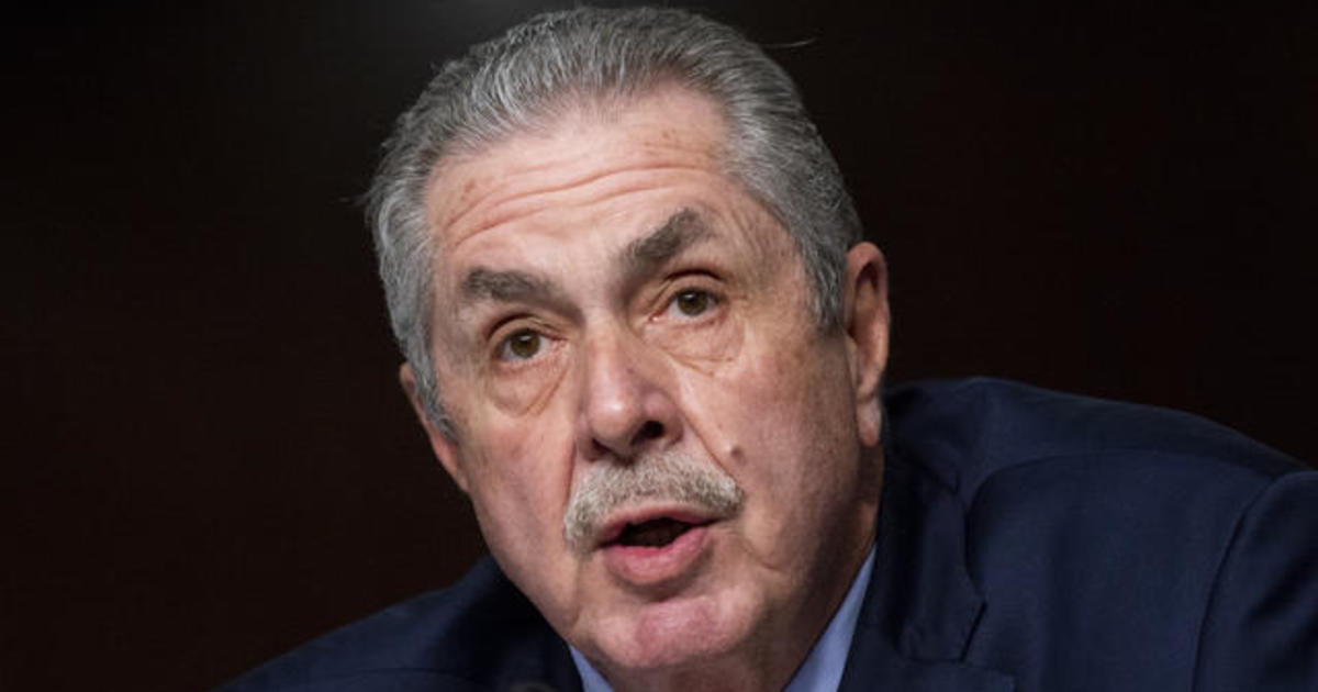 Union boss says stores should toss out unmasked
shoppers 1