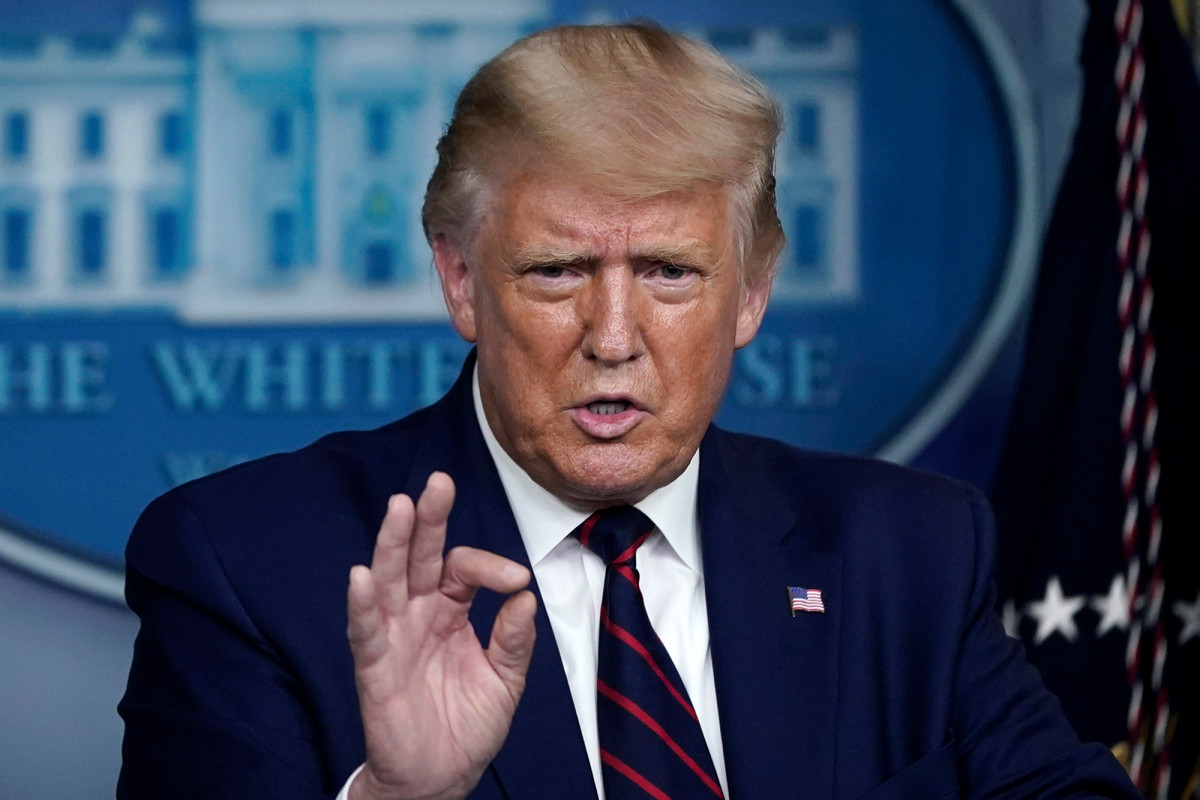 Trump shares video of Portland protester catching fire set
to ‘Footloose’ 1