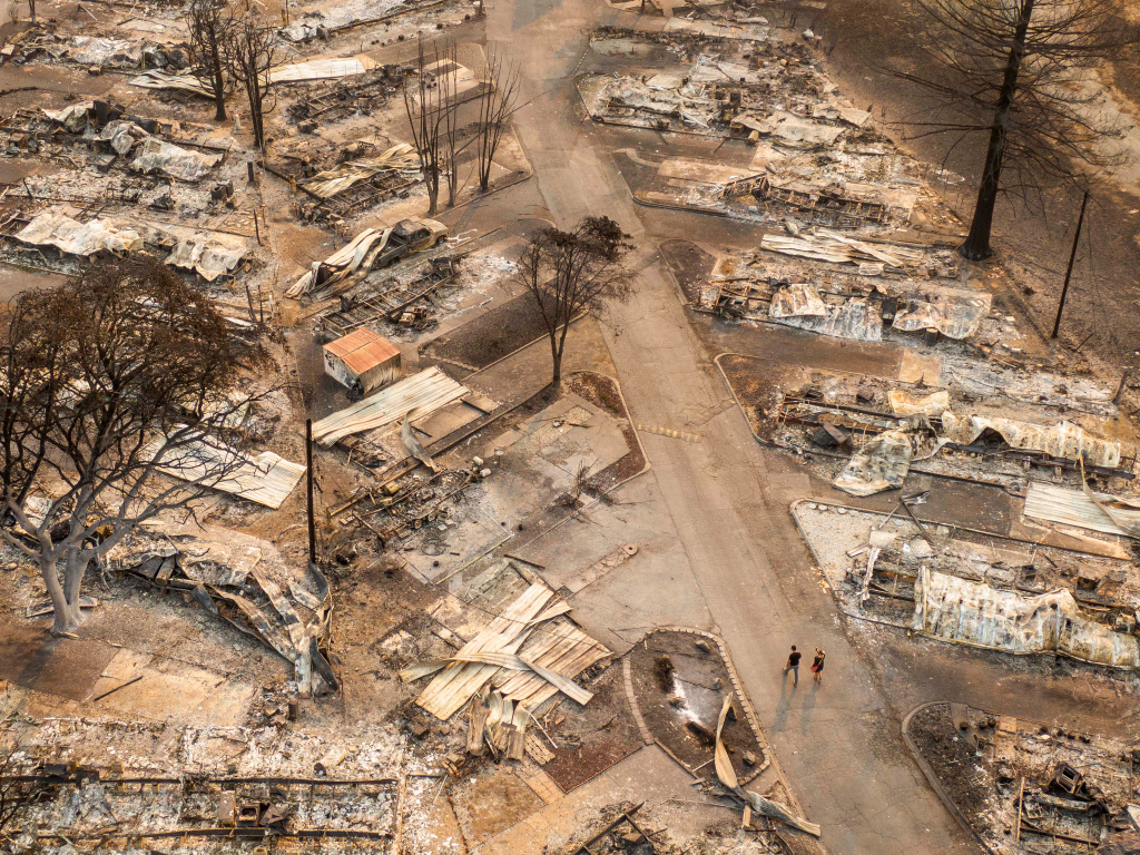 Oregon authorities open arson probe into deadly
wildfire 1