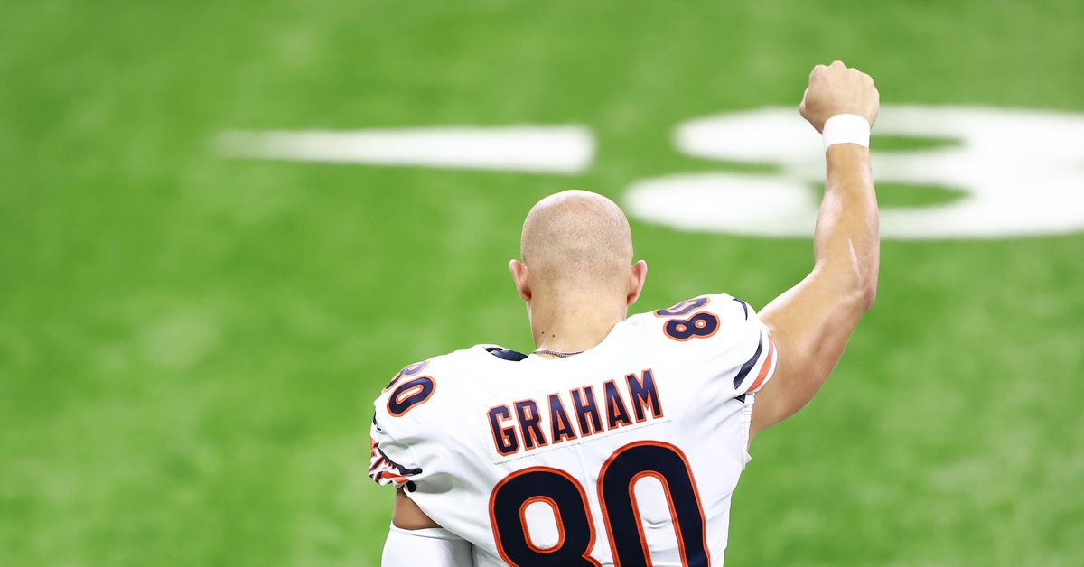 Bears continue national anthem protests before Giants
game 1