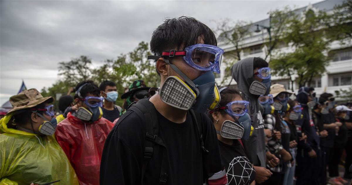 Thai protesters challenge monarchy as demonstrations
escalate 1
