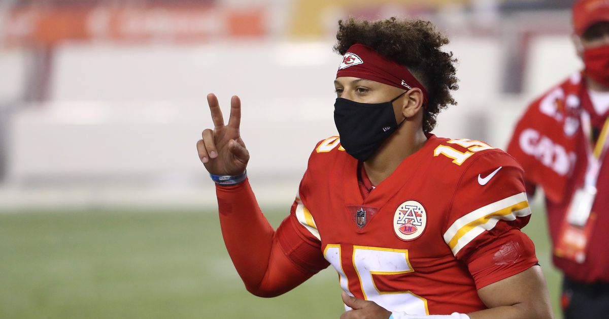 Chiefs open NFL season with 34-20 victory against
Texans 1