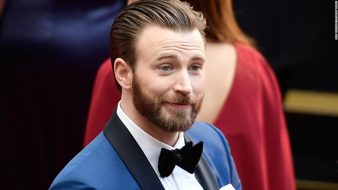 Chris Evans uses that NSFW pic for a patriotic
purpose 1