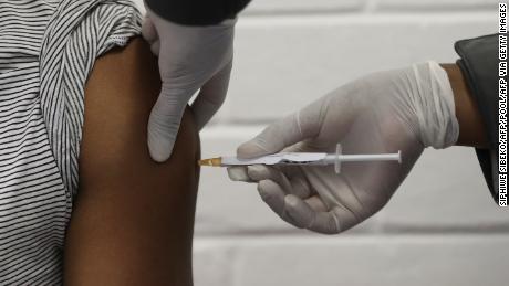 Committee proposes a four-phase plan to allocate a future
coronavirus vaccine 1