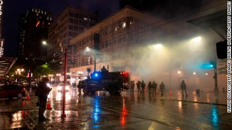 Protests in Rochester begin peacefully but end with damage
and clashes with police 1
