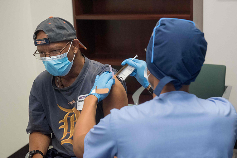 Masks would help prevent a surge in coronavirus deaths by
the New Year, Fauci says 1